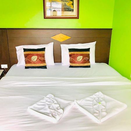 Hollywood Inn Love Patong Extérieur photo