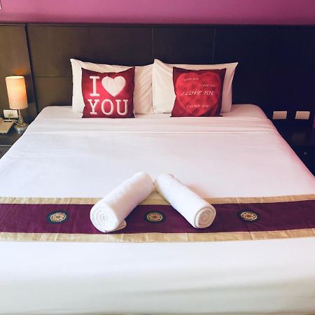 Hollywood Inn Love Patong Extérieur photo