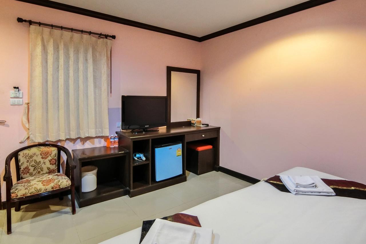 Hollywood Inn Love Patong Extérieur photo