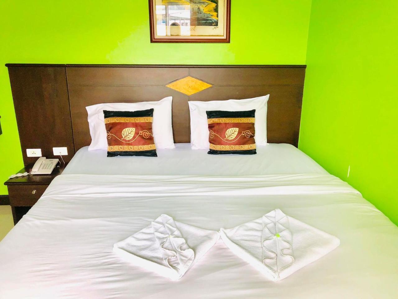 Hollywood Inn Love Patong Extérieur photo