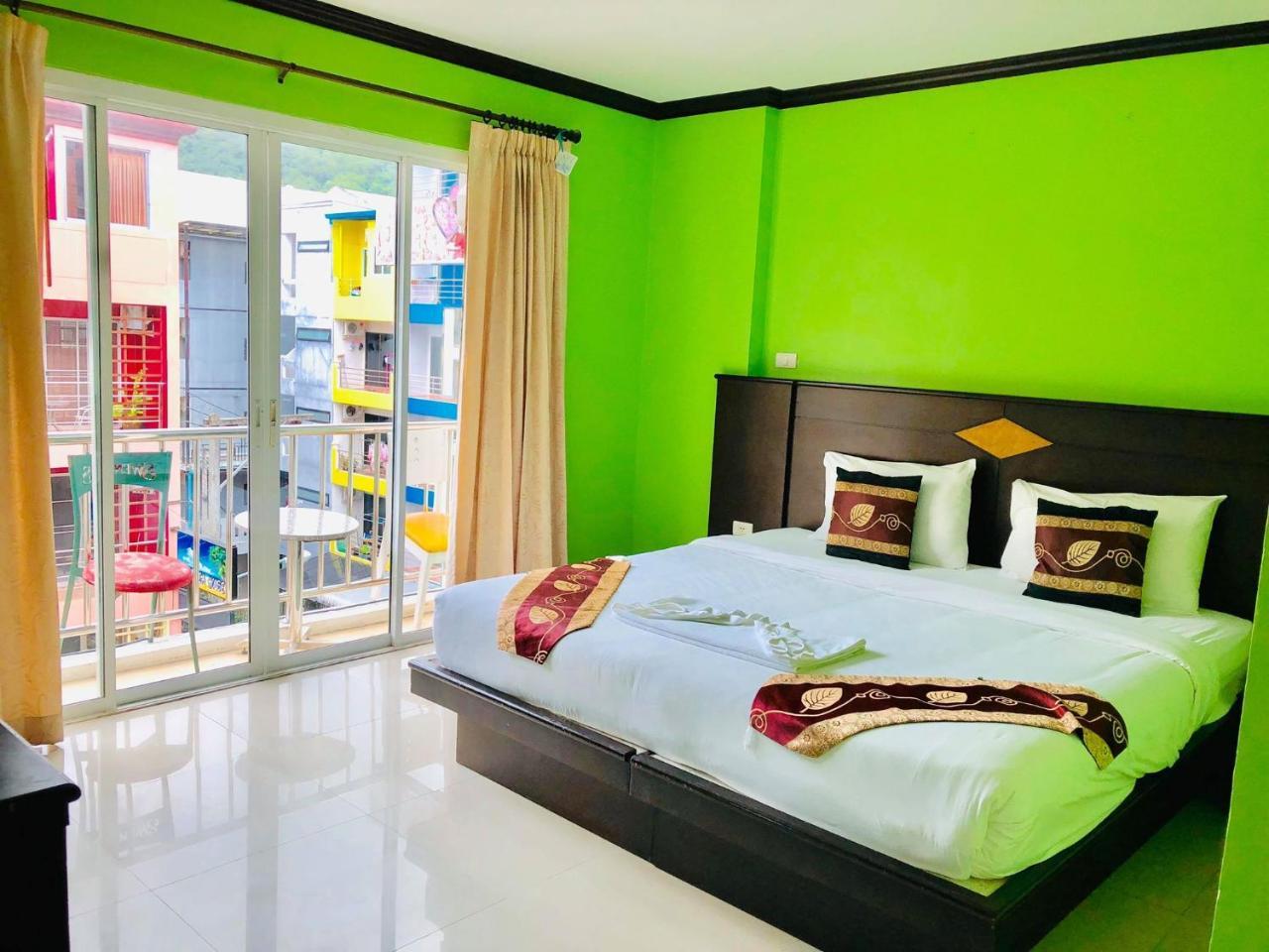 Hollywood Inn Love Patong Extérieur photo