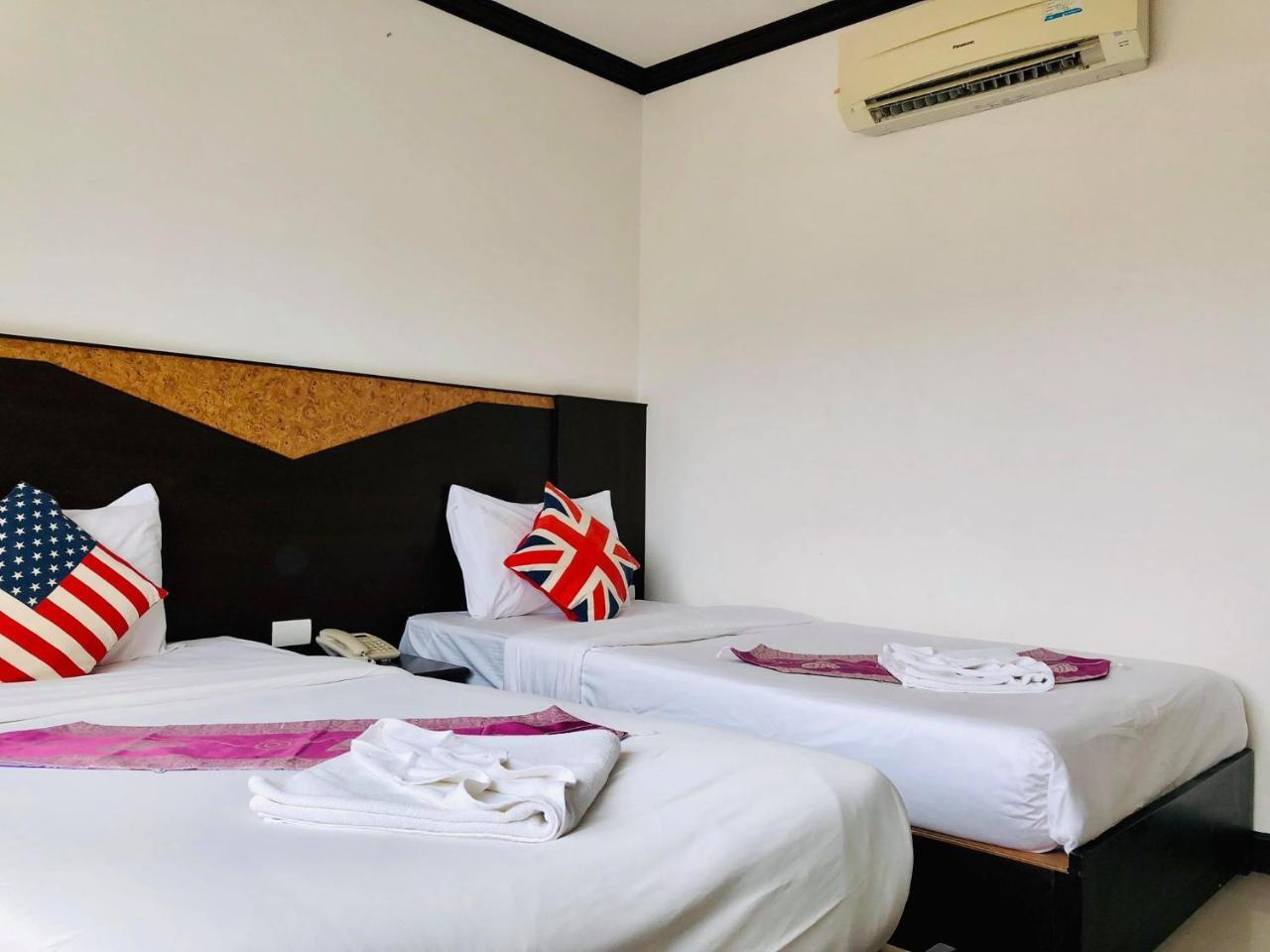 Hollywood Inn Love Patong Extérieur photo