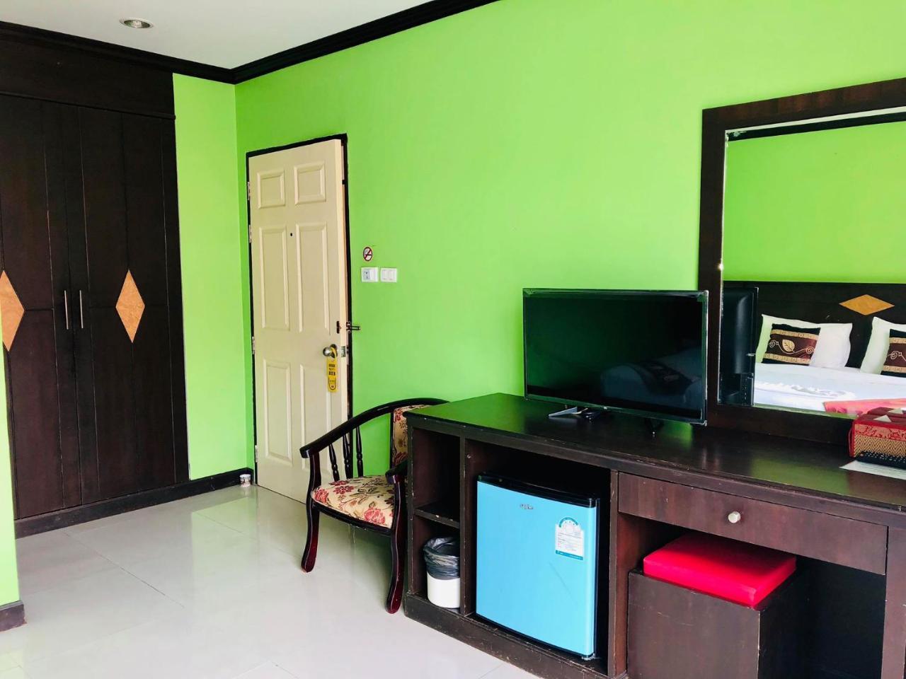 Hollywood Inn Love Patong Extérieur photo