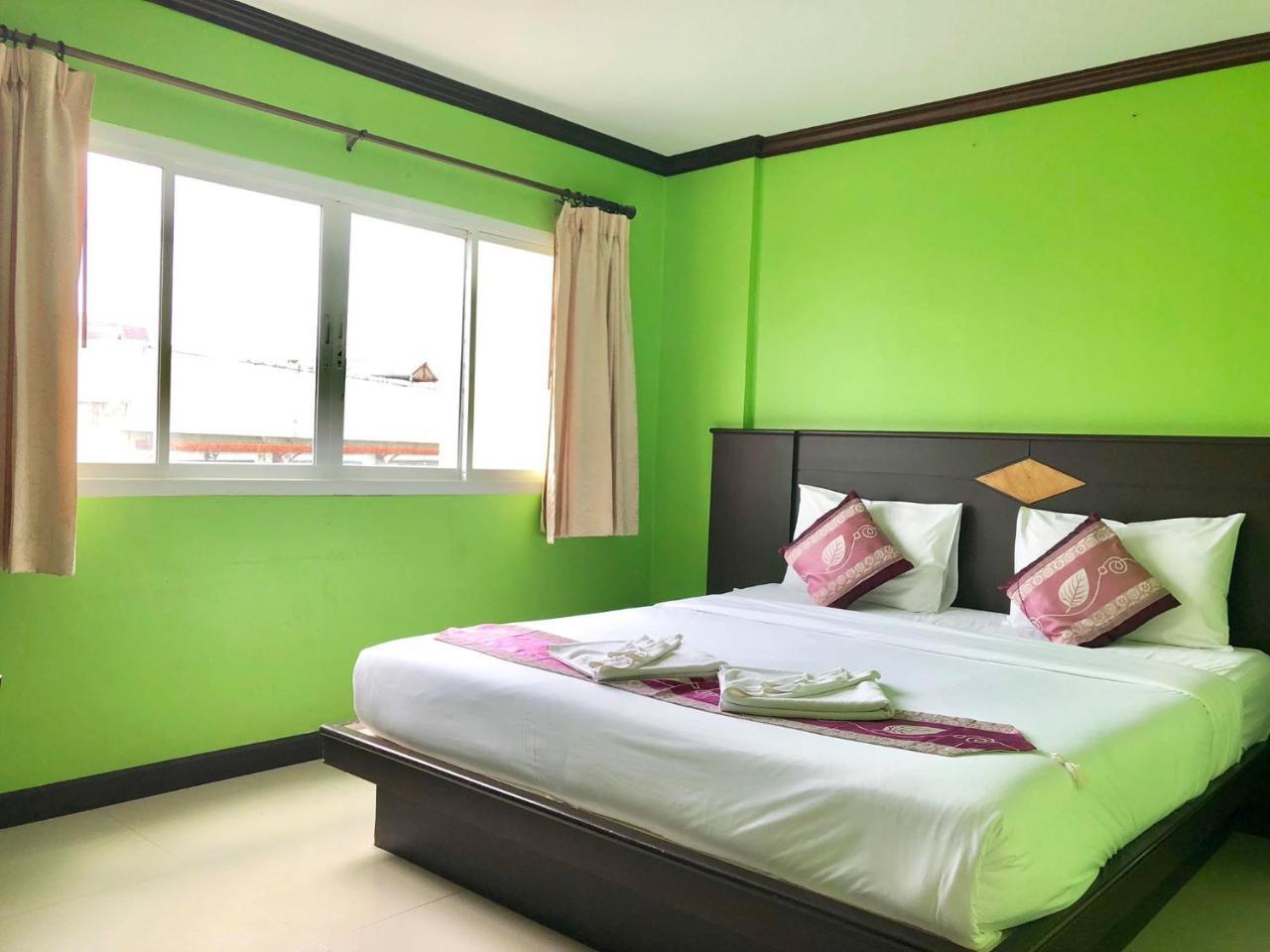 Hollywood Inn Love Patong Extérieur photo