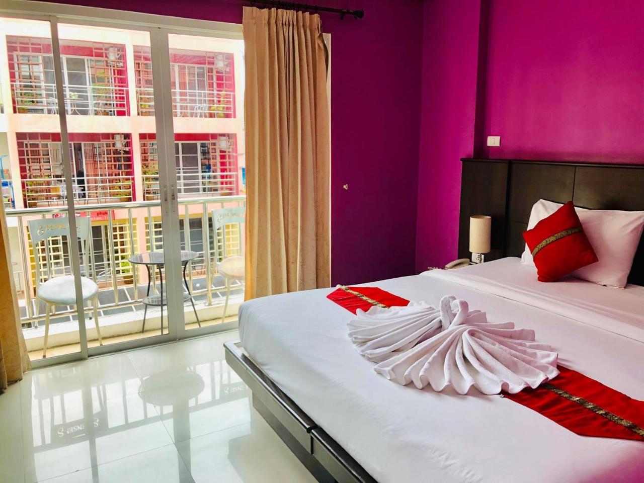 Hollywood Inn Love Patong Extérieur photo