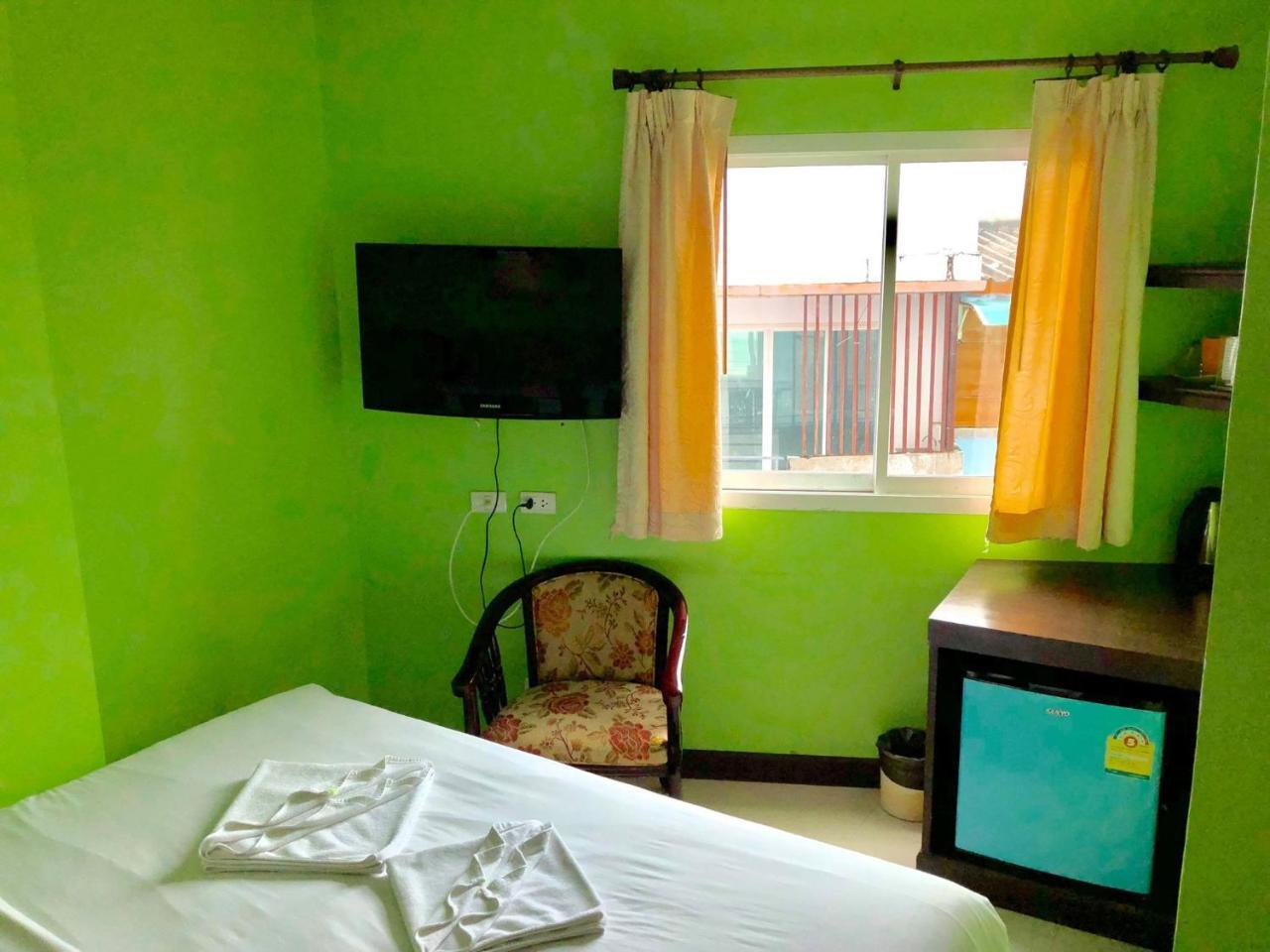 Hollywood Inn Love Patong Extérieur photo