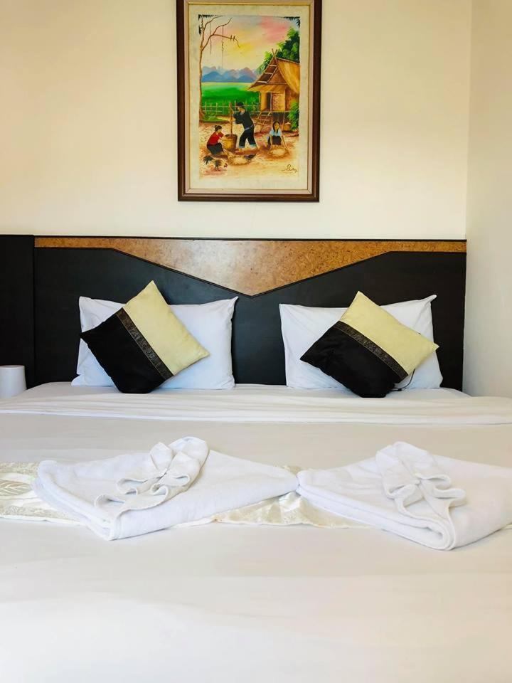Hollywood Inn Love Patong Extérieur photo