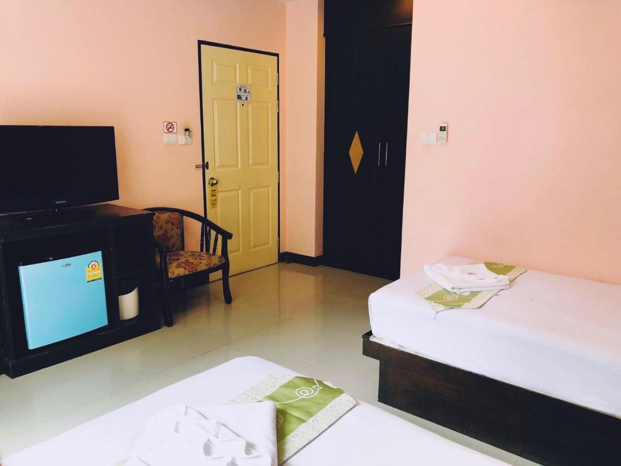 Hollywood Inn Love Patong Extérieur photo