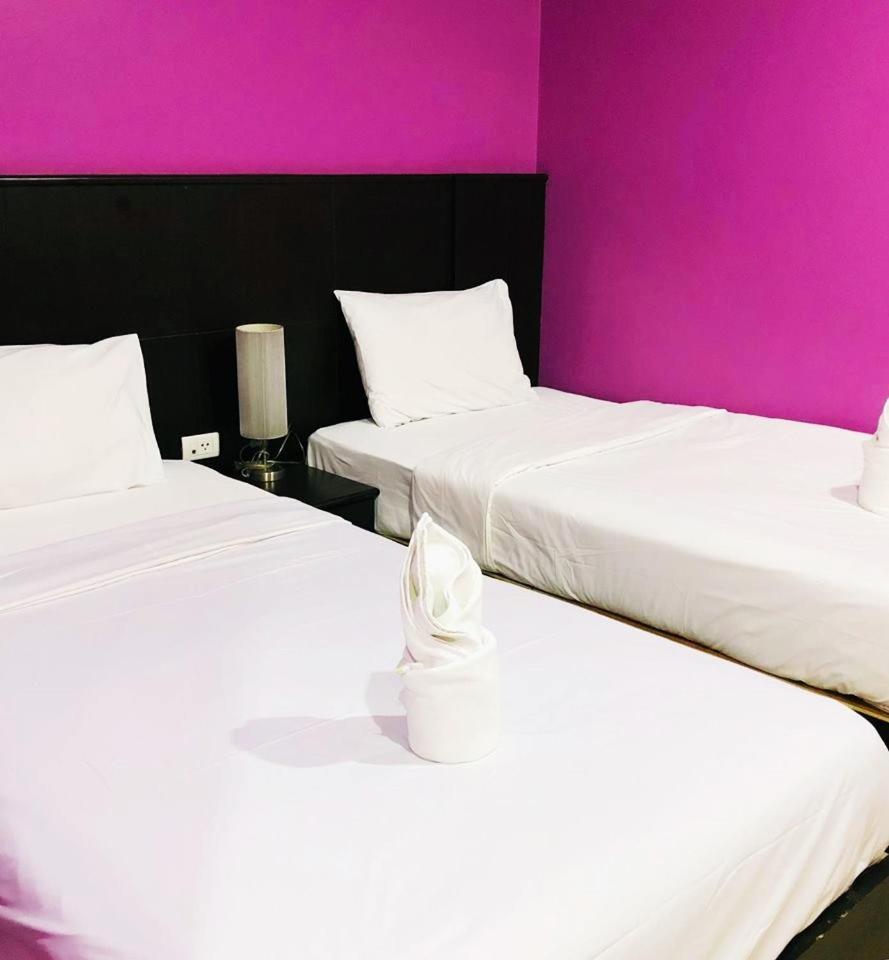 Hollywood Inn Love Patong Extérieur photo