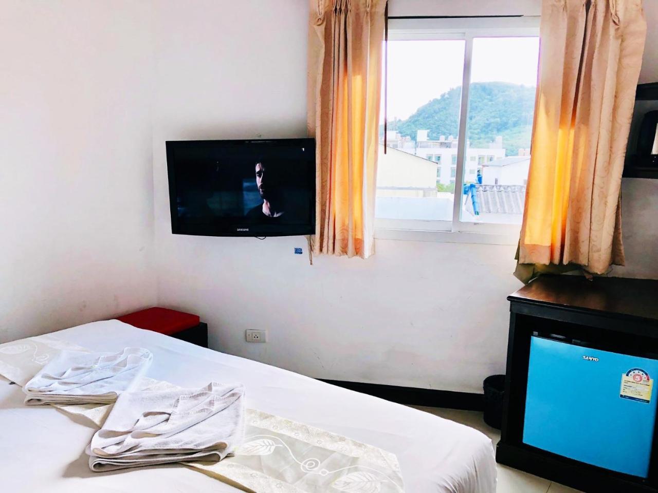 Hollywood Inn Love Patong Extérieur photo