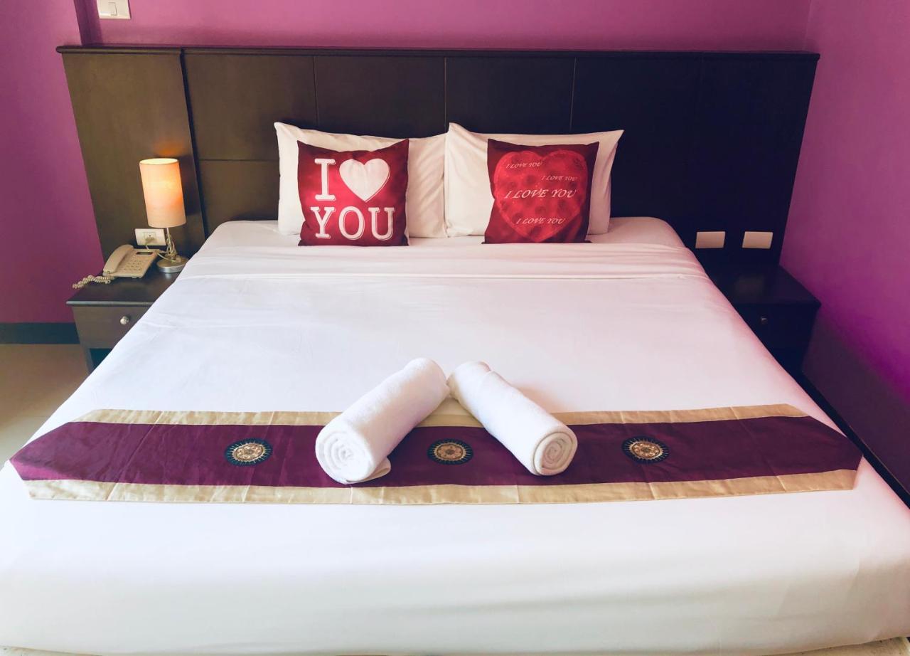 Hollywood Inn Love Patong Extérieur photo