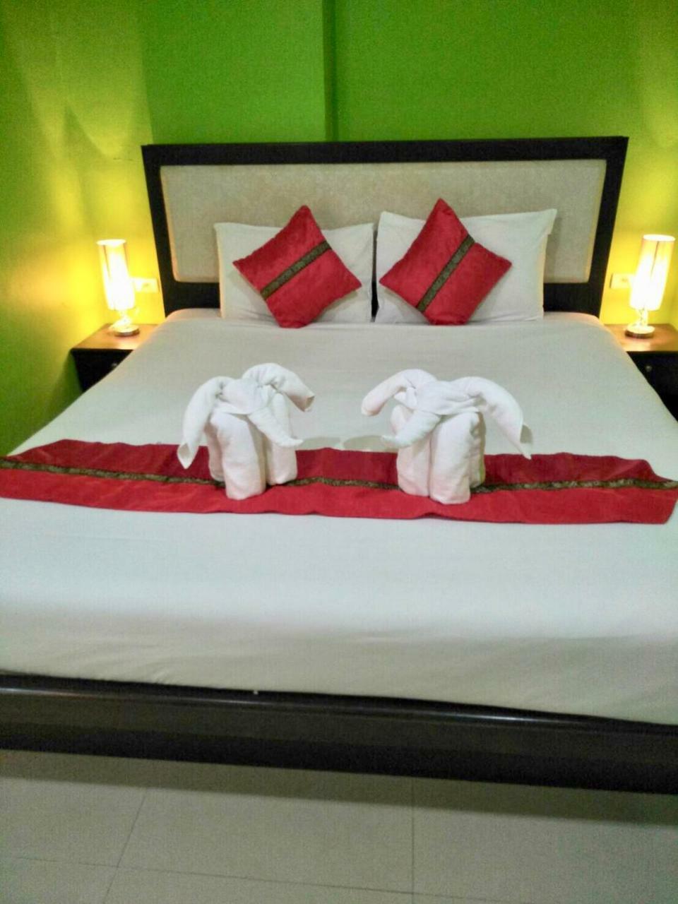 Hollywood Inn Love Patong Extérieur photo