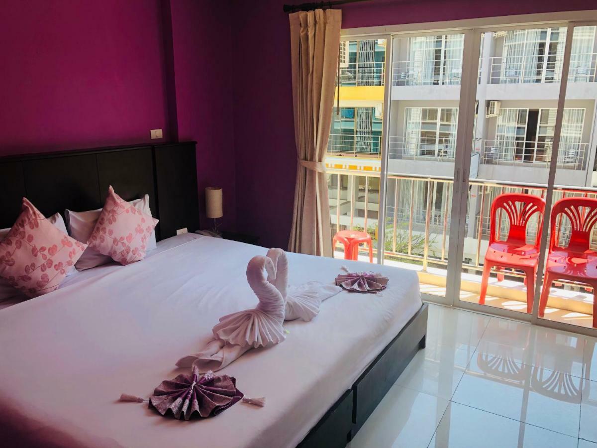 Hollywood Inn Love Patong Extérieur photo