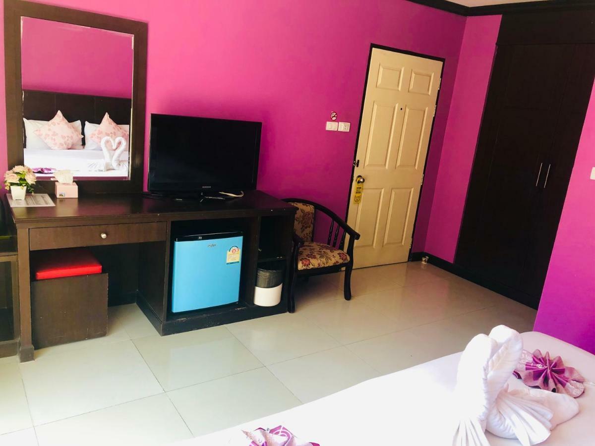 Hollywood Inn Love Patong Extérieur photo
